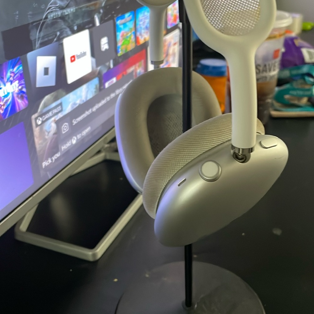 AirPod Maxes - Picture 3 of 3